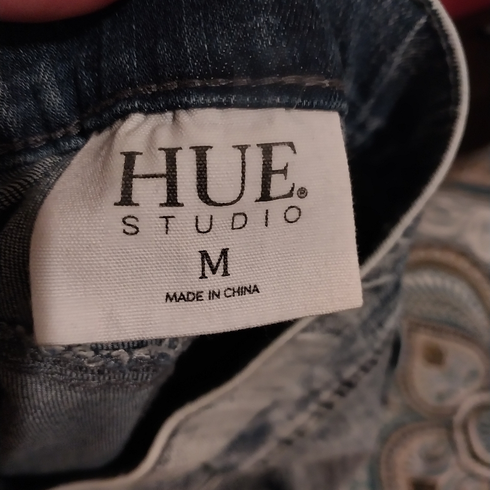 Distressed jeans - Picture 4 of 7